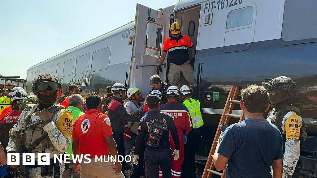 Accidente ferroviario en México resulta en 13 fallecidos y cerca de 100 heridos.