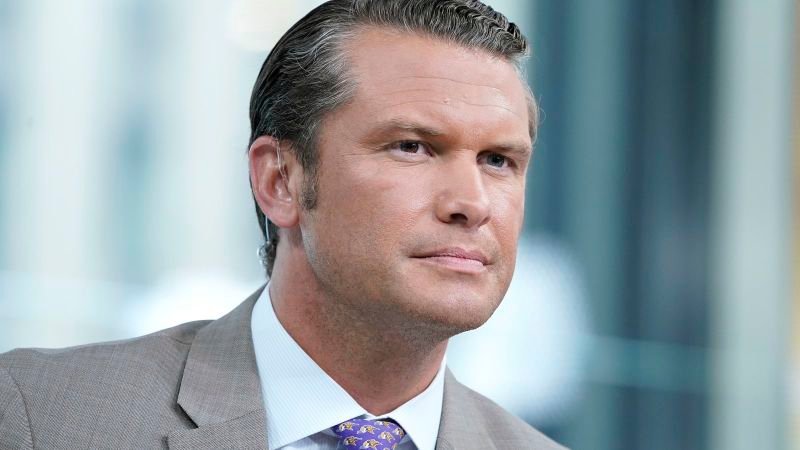 El grupo de transición de Trump se mostró sorprendido por la denuncia contra Hegseth.