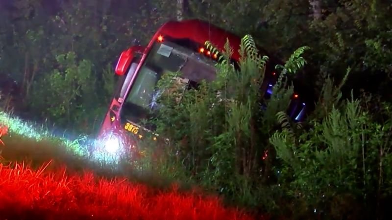 El trágico accidente de autobús en Mississippi: así quedó el vehículo tras dejar siete víctimas fatales