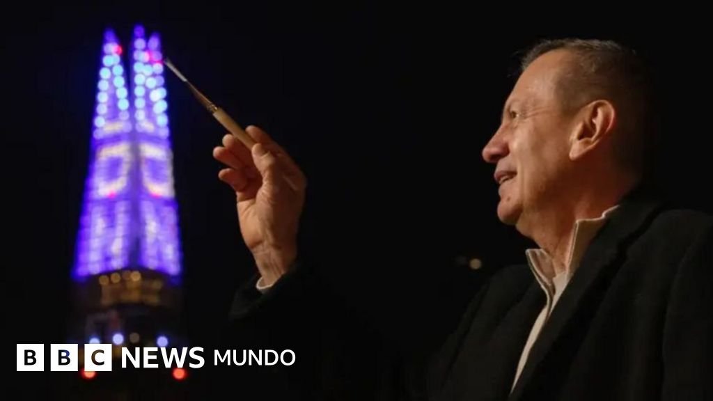 Gustavo Zuluaga, el creador colombiano que motivó la decorativa iluminación navideña del rascacielos más alto de Londres.