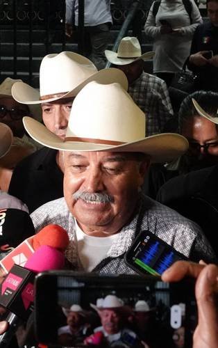 Impuestos y convenios entre agricultores y la Sader