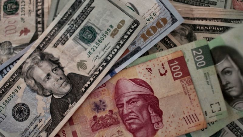 Inversionistas presionan el peso mexicano ante el dólar tras la victoria de Sheinbaum en la presidencia