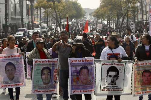 La Marcha de los 43 concluye en la Basílica.