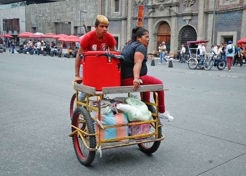 La capacidad fiscal de AL está restringida para combatir el desempleo y la informalidad.