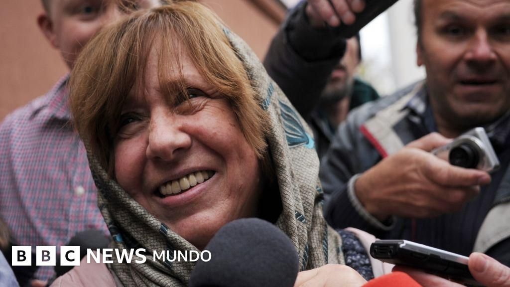 "No colecciono horrores, sino testimonios de la resiliencia humana": Svetlana Alexievich, la laureada con el Nobel de Literatura que narró el drama de Chernóbil de manera inigualable.