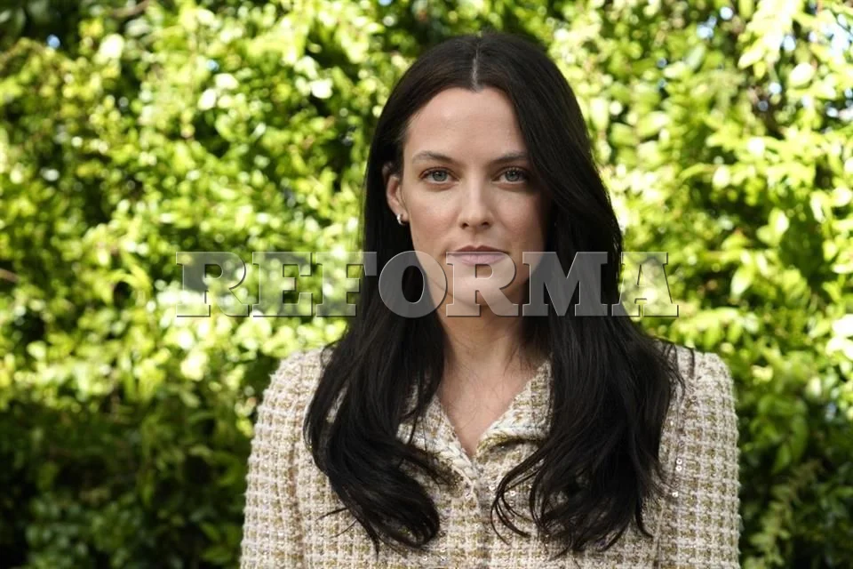 Riley Keough habría donado óvulos a Travolta y su esposa, según informes