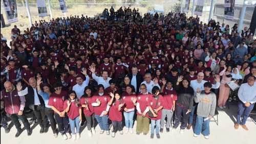 Sheinbaum confirma objetivo de 150,000 nuevas plazas para educación media superior.