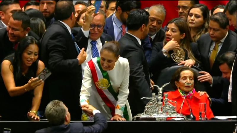 Sheinbaum responde sobre el beso en la mano a Velasco: "Siempre devuelvo un beso"