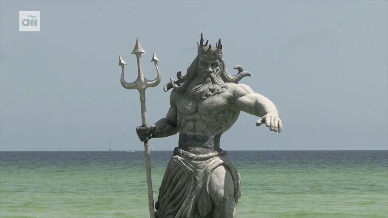 Todo lo que necesitas saber sobre el cierre de la estatua de Poseidón en una playa de Yucatán, México