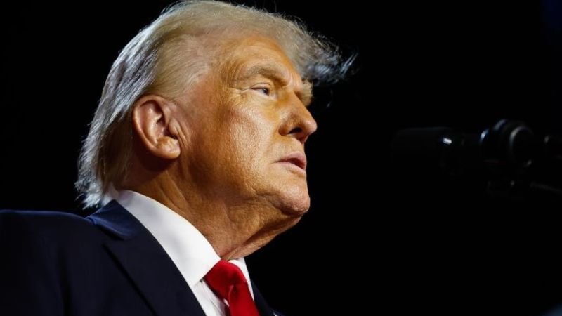 Trump advierte sobre aranceles del 100% a naciones BRICS si optan por establecer una nueva divisa.