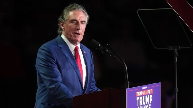 Trump elige a Doug Burgum como nuevo secretario del Interior.