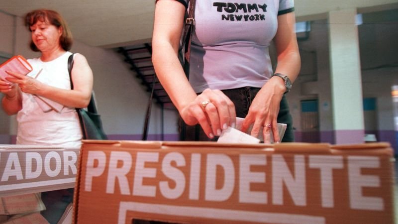 Un especialista discute el rumbo de la democracia en México tras el contundente éxito de Morena