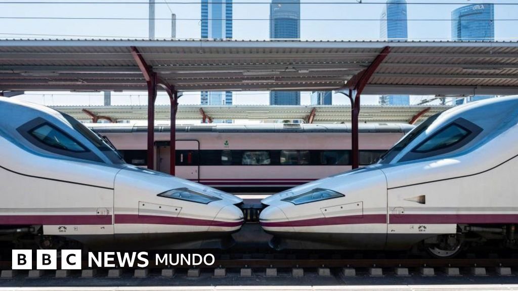 Cómo el trenazo que causó 45 muertes en España pone en tela de juicio su alabado sistema ferroviario.