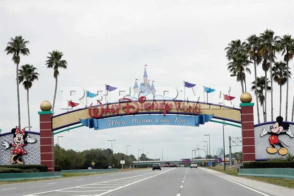 Un empleado de Disneyland es aplastado por una roca de 180 kilos