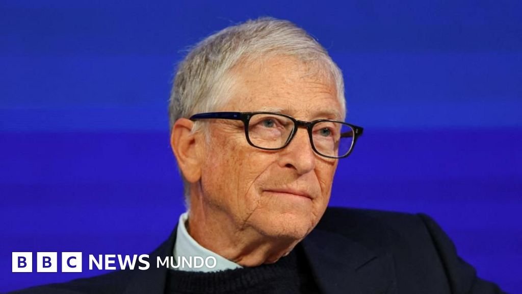 Bill Gates "aceptó su responsabilidad" por sus conexiones con Epstein durante un encuentro con su equipo, según indica su fundación.