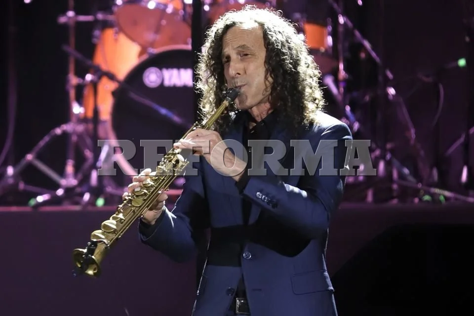 Kenny G transforma su auditorio en CDMX en un vibrante club de jazz