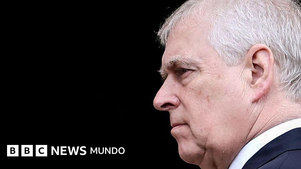 La caída del ex príncipe Andrés: de ser el "hijo predilecto" de la reina Isabel II a convertirse en el primer miembro de la familia real arrestado en la era moderna.