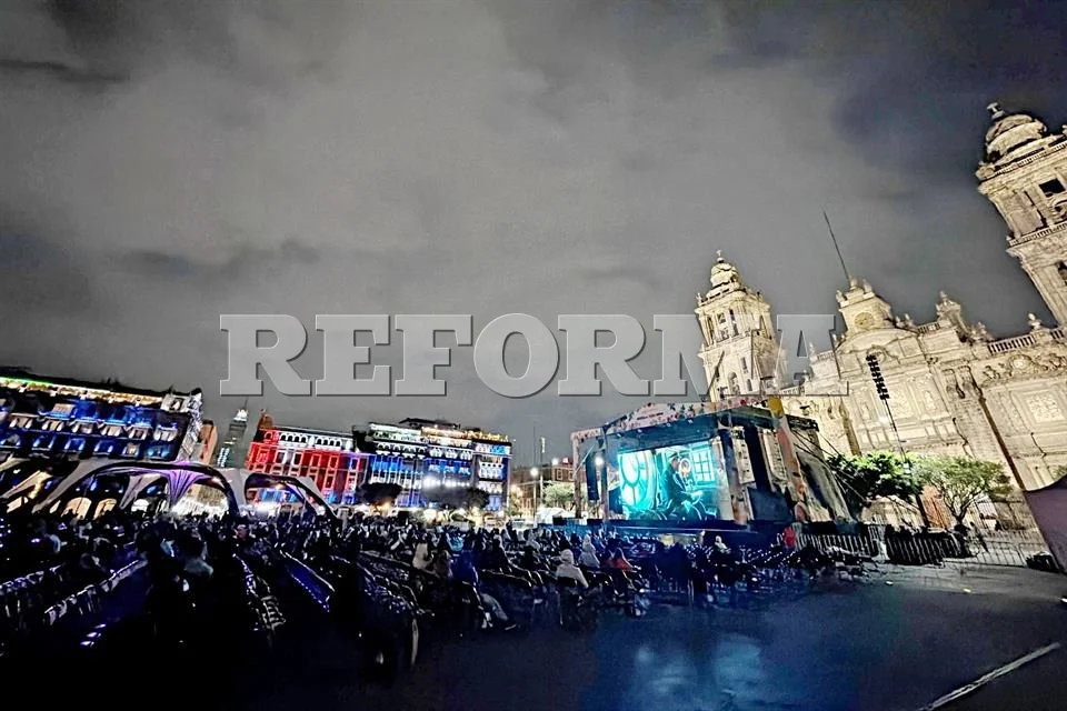 Más de mil personas se deleitan con 'Frankenstein' en el Zócalo
