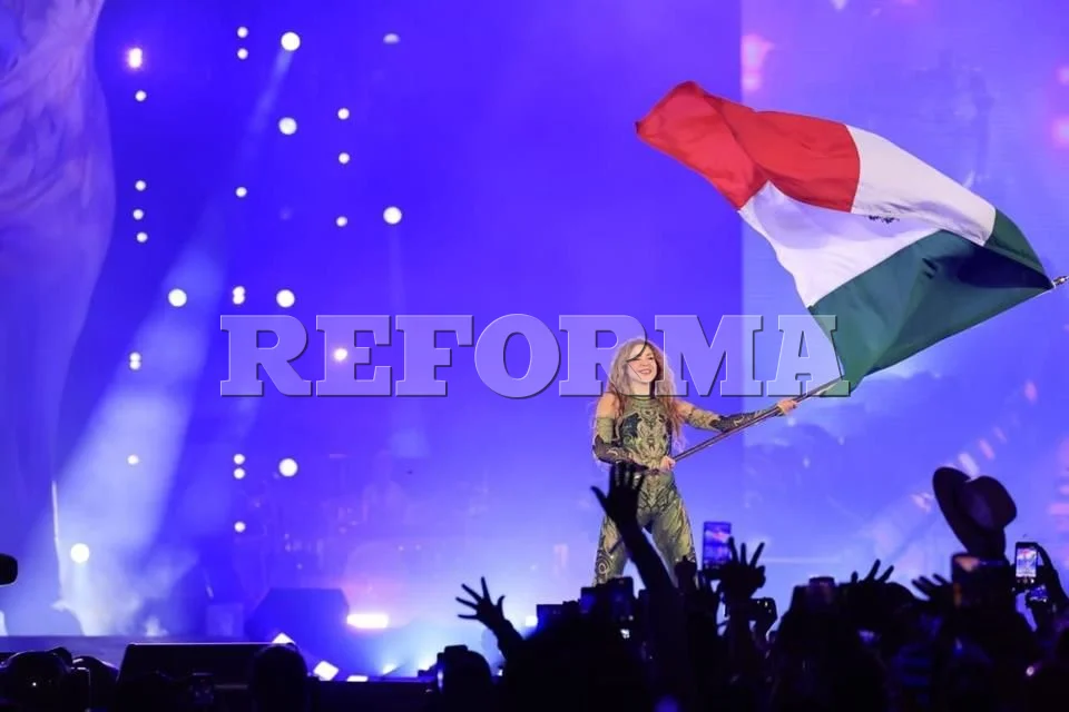 400 mil personas se unen a Shakira para aullar en el Zócalo de la CDMX