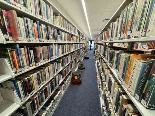 Se inaugura el Centro Benjamin Franklin en la embajada de Estados Unidos.