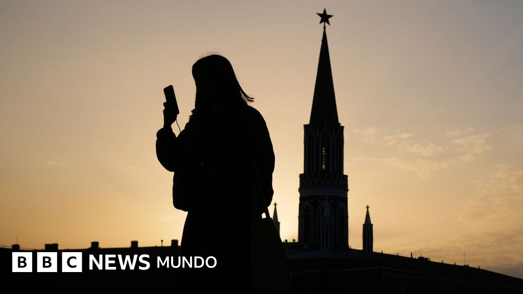 Cómo la "cortina de hierro digital" está generando descontento hacia el régimen de Putin en Rusia.
