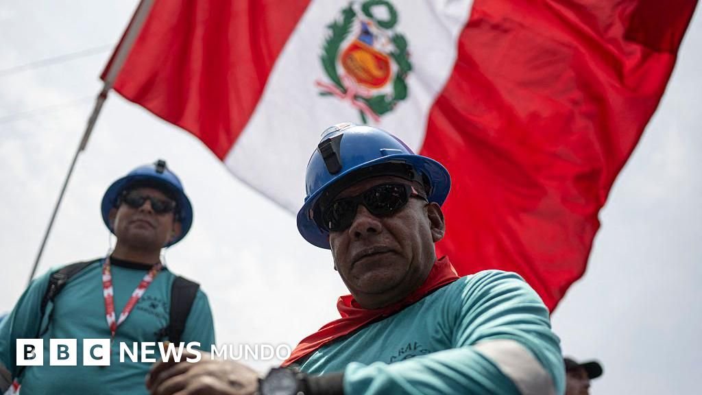 Las crisis políticas que transformaron a Perú en una "economía zombi" y desmantelaron el mito de su crecimiento ilimitado