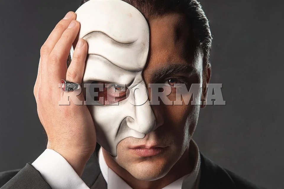 Luis Caballero: del 'Potro' al 'Fantasma de la Ópera'