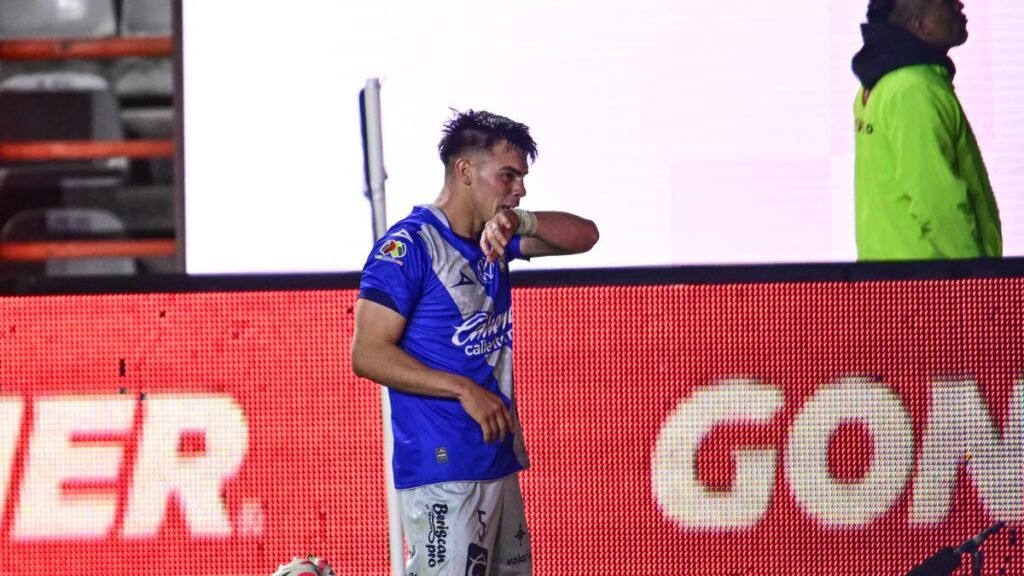 El Puebla logra una victoria agónica sobre Pachuca con un gol al 94 de La Franja, que silencia al Hidalgo 3-2.