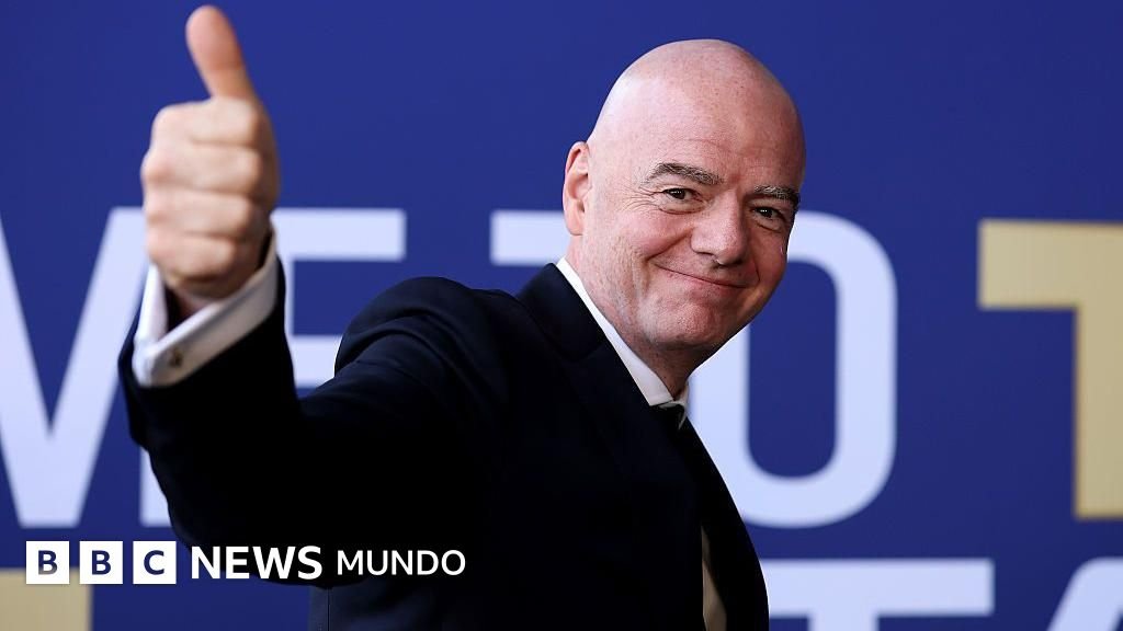 Infantino se disculpa por "los errores" pero continúa siendo presidente de la FIFA.