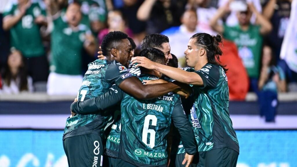 León aplasta a su rival, logra séptima victoria consecutiva y se acerca a la clasificación para Concachampions.
