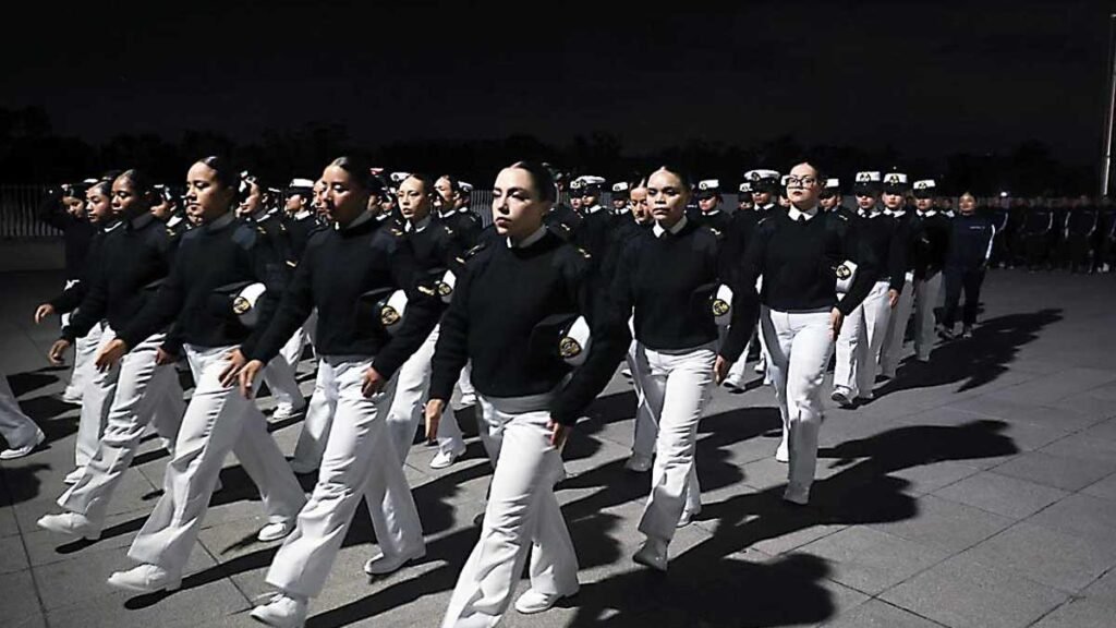 Así inicia la preparación de los cadetes de la Semar para el desfile militar.
