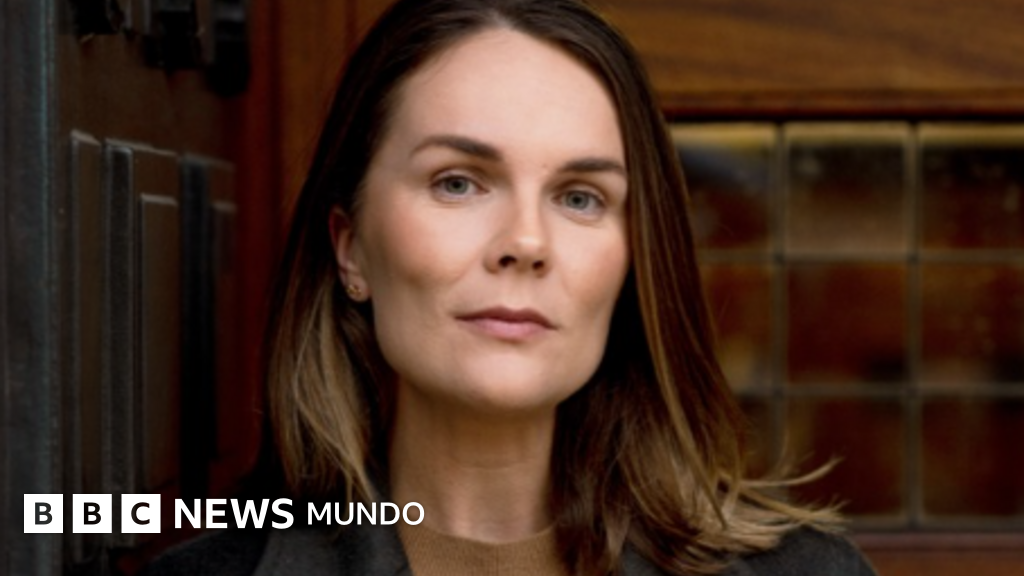 Las influencers que simulan sumisión a sus esposos controlan imperios millonarios: la autora que examina a las 'tradwives'