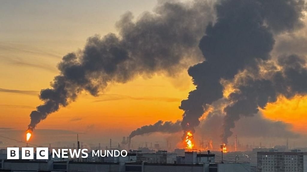 Ucrania lanza un ataque masivo sobre Moscú con alrededor de 450 drones, el más grande contra la capital rusa hasta ahora.
