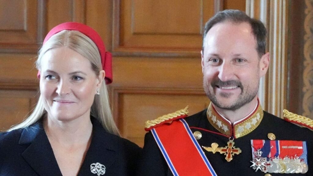 ¿Su gran día quedó en la sombra? La desgarradora razón por la que Mette-Marit abandonó a Haakon VIII durante su juramento
